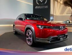 Mazda MX-30 Kendaraan Pribadi Elektrik Rp 860 Juta Jarak Tempuh 200 Km, Siapa yang Beli?