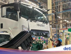 Kata Siapa Rakit Truk Harus Laki-laki? Wanita Juga Bisa Kok!
