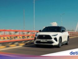 Harga Beda Rp 30 Jutaan, Pilih Yaris Cross Hybrid atau HR-V Hybrid?