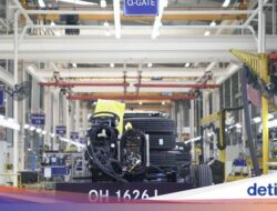 Perdana! Sasis Kendaraan Angkutan Umum Kendaraan Mercedes-Benz 1626L Euro 5 Rakitan Cikarang Diekspor