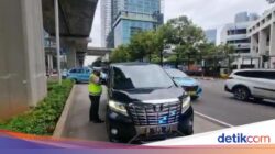 Tilang ETLE Bisa Jepret Pemobil Gaya-gayaan Pakai Strobo-Sirine?
