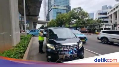 Tilang ETLE Bisa Jepret Pemobil Gaya-gayaan Pakai Strobo-Sirine?