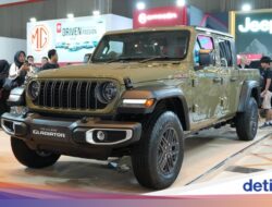 Jeep Gladiator Sport dan Rubicon Meluncur Di RI, Harganya Rp 2,6 M!