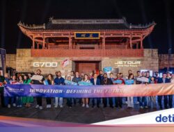 Resmi Diluncurkan, Kendaraan Pribadi Bertenaga Listrik JETOUR G700 Mampu Terjang Gurun