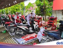 Ribuan Kendaraan Bermotor Roda Dua Terdampak Genangan Air Sumatera Dapat Servis Gratis
