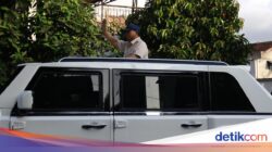 Ada Bangku tapi Kelihatan Berdiri