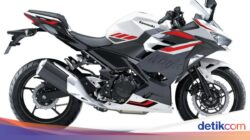 Kawasaki Ninja 250 FI Disegarkan, Harga Rp 81 Juta