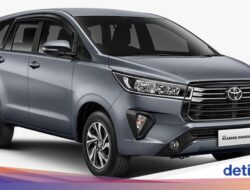 Kijang Innova Zenix vs Innova Reborn Diesel, Laris Mana?