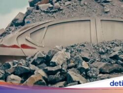 Sedan Rp 90 Jutaan Dikubur Batu-Puing 20 Ton, Begini Endingnya