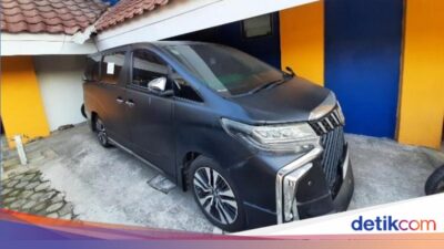 Murmer! Lelang Toyota Alphard Mulai Rp 50 Juta, Ada STNK-BPKB